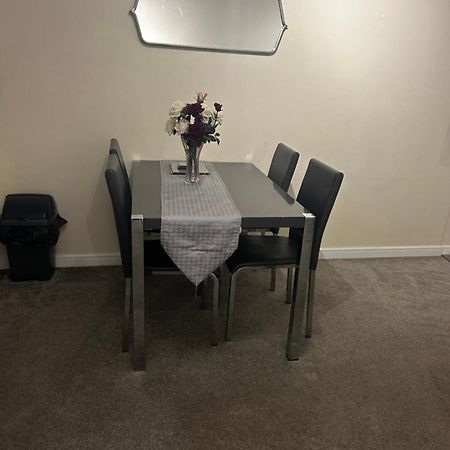 Stylish 2 Bedroom Apartment-Short Term Lets & Serviced Accomodation Reading Extérieur photo