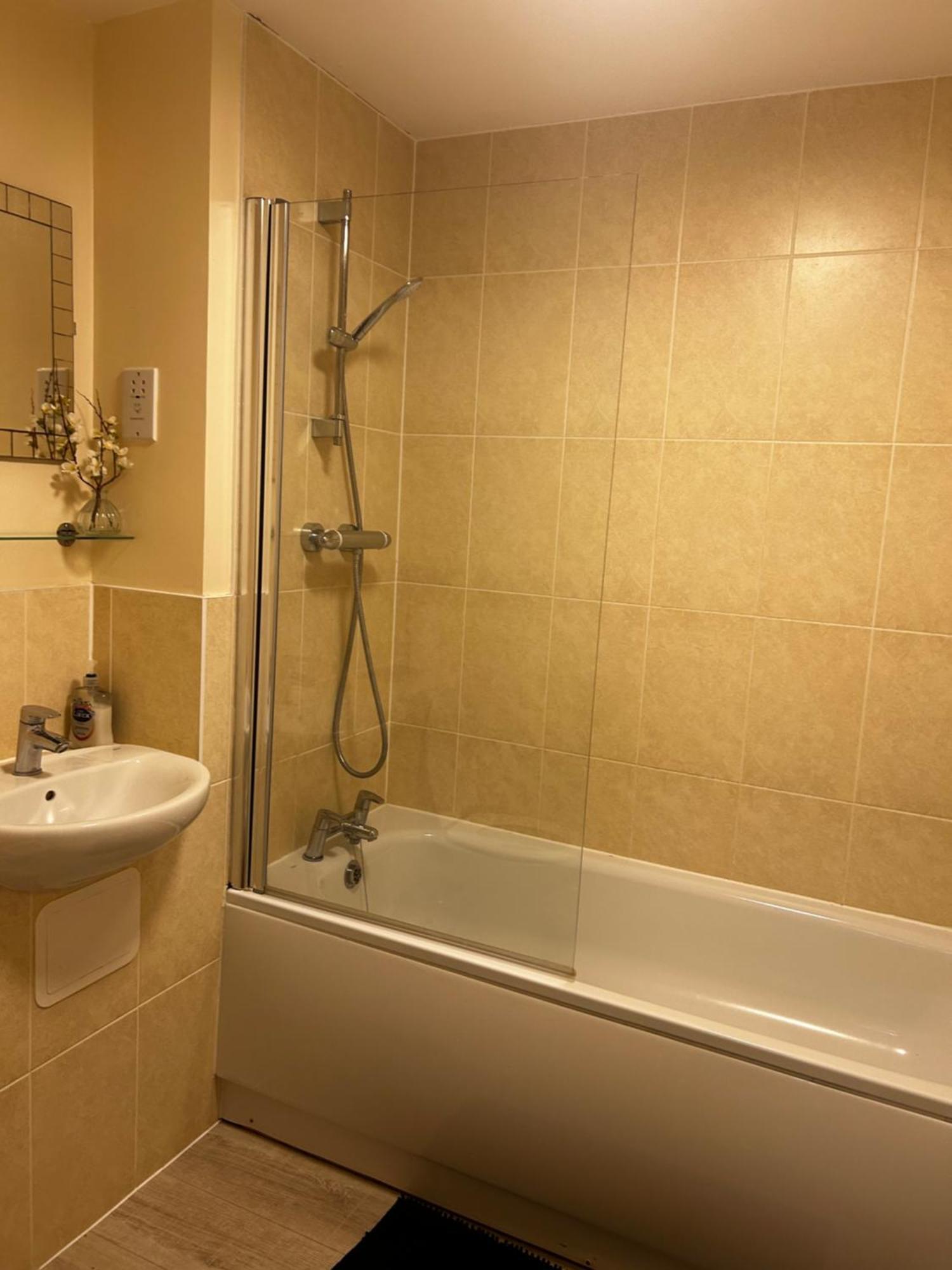 Stylish 2 Bedroom Apartment-Short Term Lets & Serviced Accomodation Reading Extérieur photo
